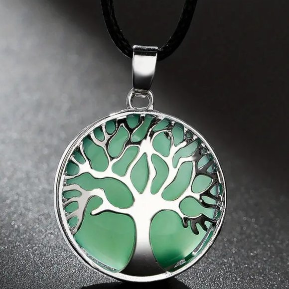 Green Aventurine Natural Gemstone Tree Of Life Round Pendant Gemstone Necklace - Picture 1 of 2